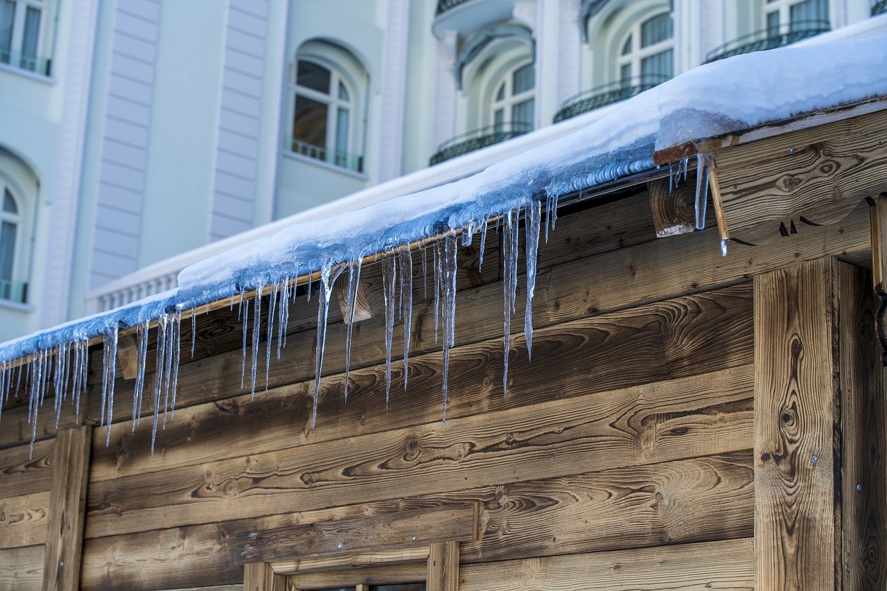 removing Ice Dams and Roof Damage